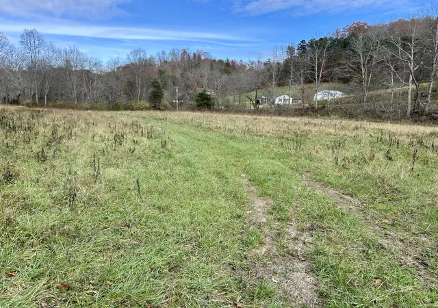 Photo 4 of Sale Pending at 319 Highway 472, Manchester, KY 40962 | MLS# 26019602 | Listing updated on 2026-09-15