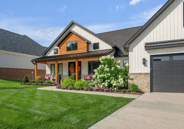 Photo 3 of Single family home for sale at 602 Trinity Ln, Versailles, KY 40383 | MLS# 26019738 | Listing updated on 2026-10-08