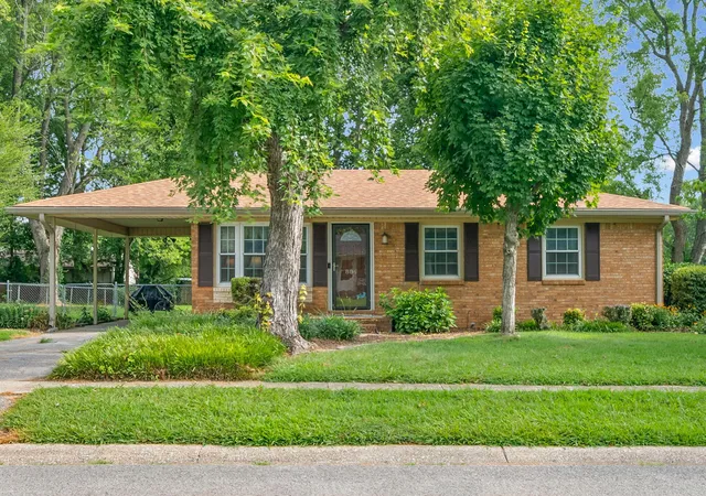Photo 1 of Sale Pending at 806 Hillcrest Dr, Hopkinsville, KY 42240 | MLS# 26020039 | Listing updated on 2026-07-30