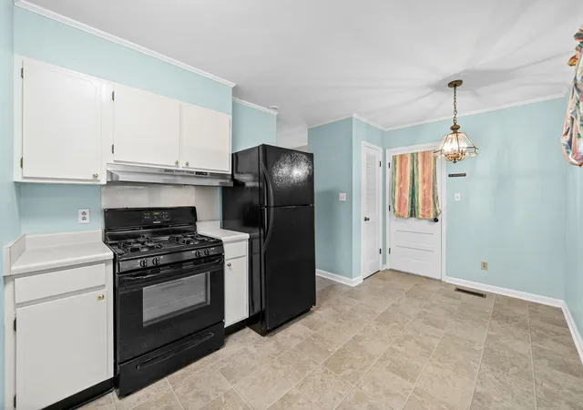 Photo 3 of Sale Pending at 806 Hillcrest Dr, Hopkinsville, KY 42240 | MLS# 26020039 | Listing updated on 2026-07-30