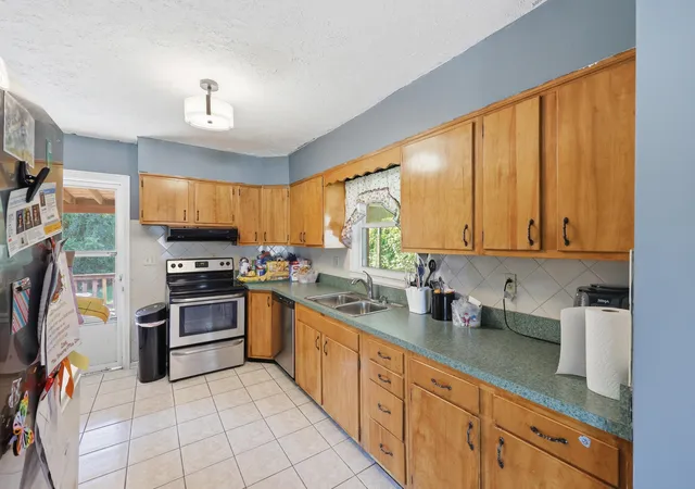 Photo 2 of Single family home for sale at 216 Rancho Dr, Frankfort, KY 40601 | MLS# 26019673 | Listing updated on 2026-08-31