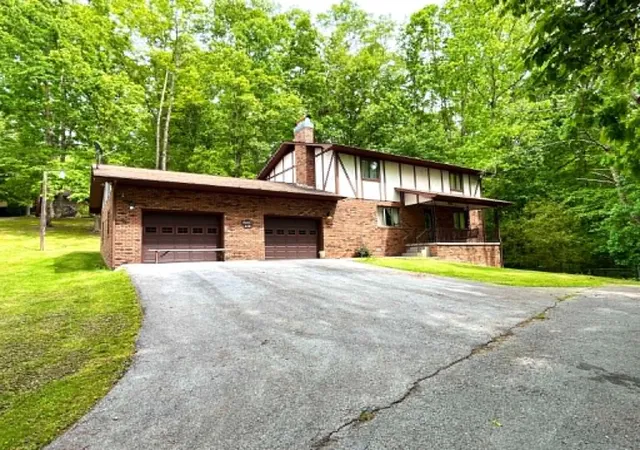 Photo 2 of Single family home for sale at 113 Wildwood Trail, Pineville, KY 40977 | MLS# 26019632 | Listing updated on 2026-09-14