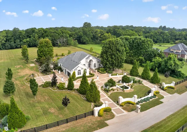 Photo 2 of Mansion for sale at 151 Pearl Ln, Nicholasville, KY 40356 | MLS# 26019640 | Listing updated on 2026-07-23