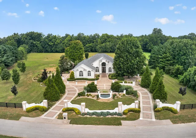 Photo 3 of Mansion for sale at 151 Pearl Ln, Nicholasville, KY 40356 | MLS# 26019640 | Listing updated on 2026-10-07