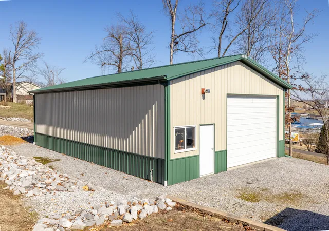 Photo 2 of Sale Pending at 400 Cambridge Shrs Dr, Gilbertsville, KY 42044 | MLS# 26019737 | Listing updated on 2026-07-24