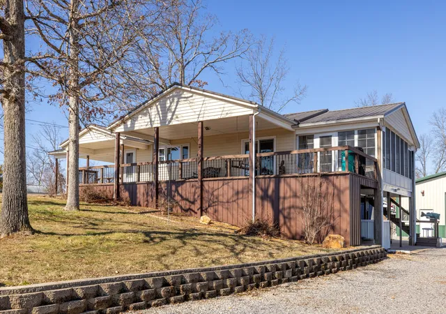 Photo 3 of Sale Pending at 400 Cambridge Shrs Dr, Gilbertsville, KY 42044 | MLS# 26019737 | Listing updated on 2026-07-24