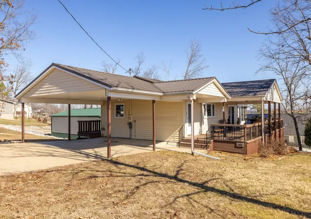 Photo 3 of Sale Pending at 400 Cambridge Shrs Dr, Gilbertsville, KY 42044 | MLS# 26019737 | Listing updated on 2026-07-24