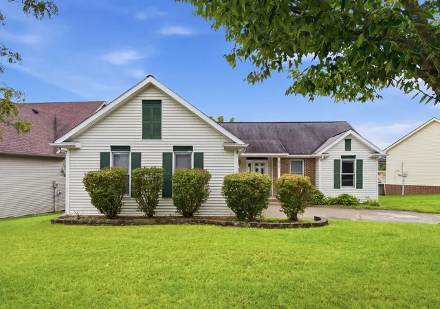 Photo 2 of Single family home for sale at 300 Lakeshore Cir, Georgetown, KY 40324 | MLS# 26020355 | Listing updated on 2026-09-28