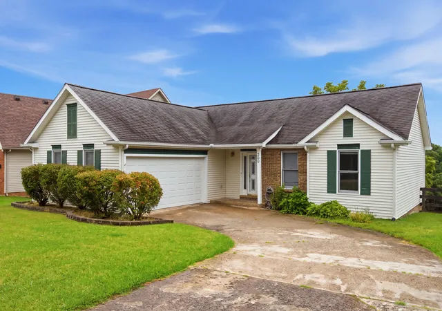 Photo 3 of Single family home for sale at 300 Lakeshore Cir, Georgetown, KY 40324 | MLS# 26020355 | Listing updated on 2026-09-28