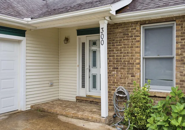 Photo 4 of Single family home for sale at 300 Lakeshore Cir, Georgetown, KY 40324 | MLS# 26020355 | Listing updated on 2026-09-28