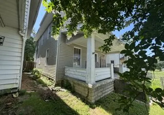Photo 3 of Single family home for sale at 3020 Bath Ave, Ashland, KY 41101 | MLS# 26019660 | Listing updated on 2026-09-06