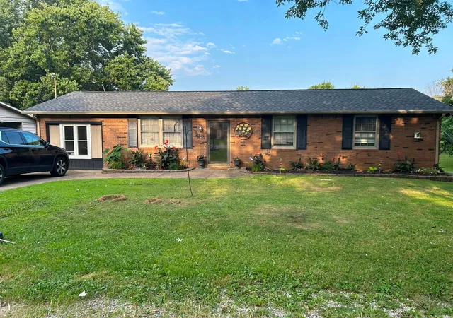 Photo 1 of Single family home for sale at 112 Reed Pl, Madisonville, KY 42431 | MLS# 26020177 | Listing updated on 2026-09-21