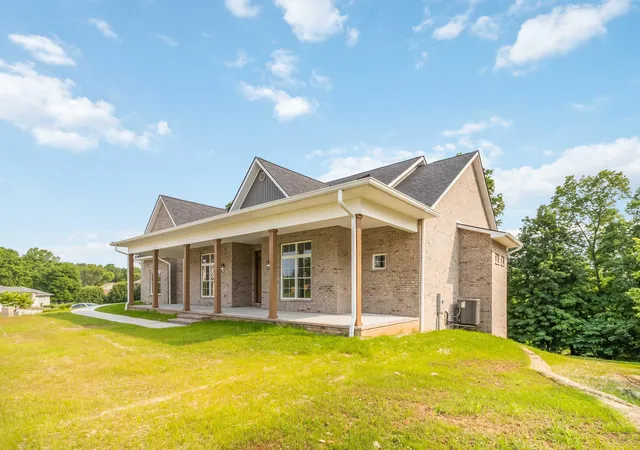 Photo 1 of Single family home for sale at 370 Splendor View Dr, Somerset, KY 42503 | MLS# 26019680 | Listing updated on 2026-09-07