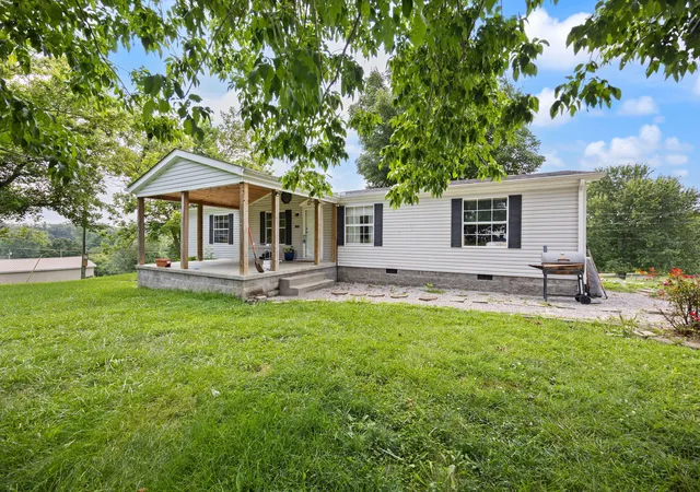Photo 3 of Single family home for sale at 301 Jessica Cir, Richmond, KY 40475 | MLS# 26020041 | Listing updated on 2026-07-31