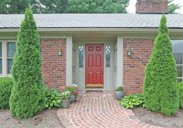 Photo 3 of Sale Pending at 2586 Westmorland Rd, Lexington, KY 40510 | MLS# 26019702 | Listing updated on 2026-08-17