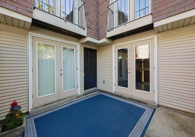 Photo 2 of Townhouse for sale at 412 Darby Crk Rd #B, Lexington, KY 40509 | MLS# 26019740 | Listing updated on 2026-08-11