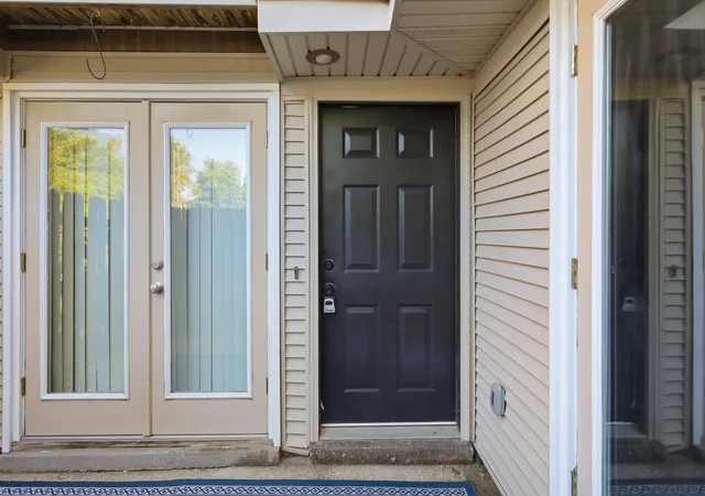 Photo 3 of Townhouse for sale at 412 Darby Crk Rd #B, Lexington, KY 40509 | MLS# 26019740 | Listing updated on 2026-08-11