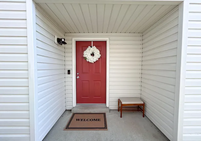 Photo 4 of Sale Pending at 3332 Fox Tr Rd, Lexington, KY 40515 | MLS# 26019814 | Listing updated on 2026-10-13