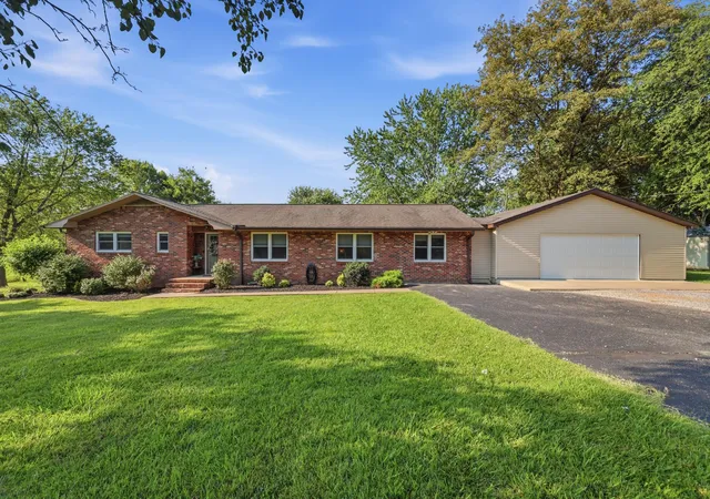 Photo 1 of Sale Pending at 89 Perry St, Mayfield, KY 42066 | MLS# 26019821 | Listing updated on 2026-08-04