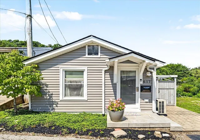 Photo 1 of Single family home for sale at 617 Shaw Ln, Frankfort, KY 40601 | MLS# 26019932 | Listing updated on 2026-07-26
