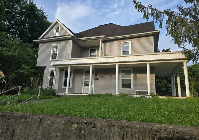 Photo 1 of Sale Pending at 212 Michigan Ave, Monticello, KY 42633 | MLS# 26020023 | Listing updated on 2026-09-10