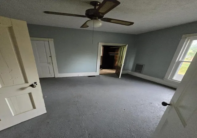 Photo 3 of Sale Pending at 212 Michigan Ave, Monticello, KY 42633 | MLS# 26020023 | Listing updated on 2026-09-10