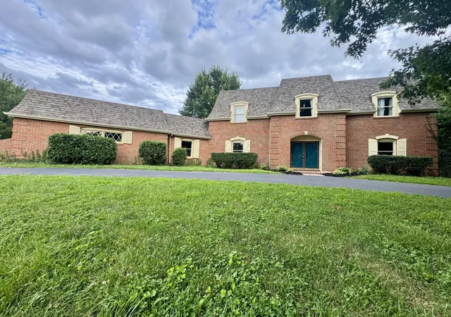 Photo 1 of Single family home for sale at 972 Edgewater Dr, Lexington, KY 40502 | MLS# 26019858 | Listing updated on 2026-09-06