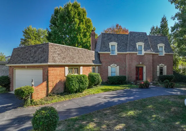 Photo 3 of Single family home for sale at 972 Edgewater Dr, Lexington, KY 40502 | MLS# 26019858 | Listing updated on 2026-09-06