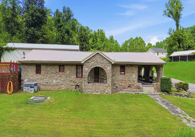 Photo 1 of Single family home for sale at 21 Vista Rd, Manchester, KY 40962 | MLS# 26020308 | Listing updated on 2026-09-01