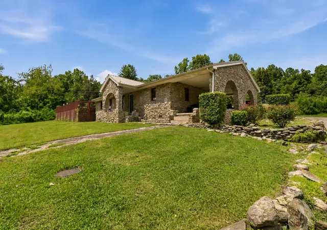 Photo 2 of Single family home for sale at 21 Vista Rd, Manchester, KY 40962 | MLS# 26020308 | Listing updated on 2026-09-01
