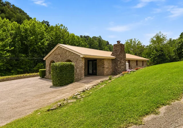Photo 3 of Single family home for sale at 21 Vista Rd, Manchester, KY 40962 | MLS# 26020308 | Listing updated on 2026-09-01