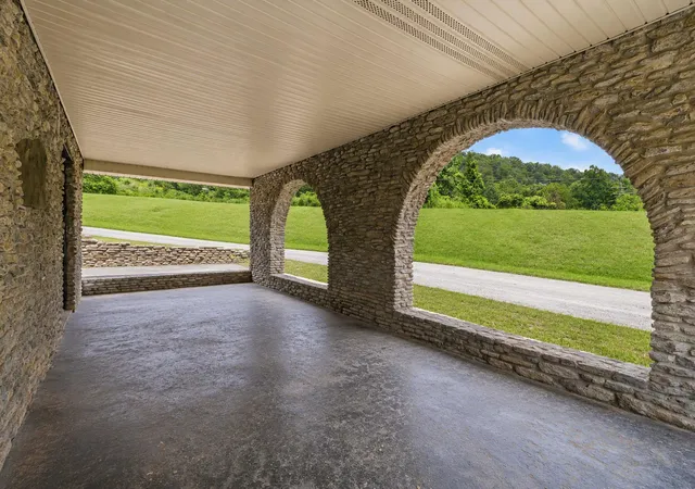 Photo 3 of Single family home for sale at 21 Vista Rd, Manchester, KY 40962 | MLS# 26020308 | Listing updated on 2026-09-01