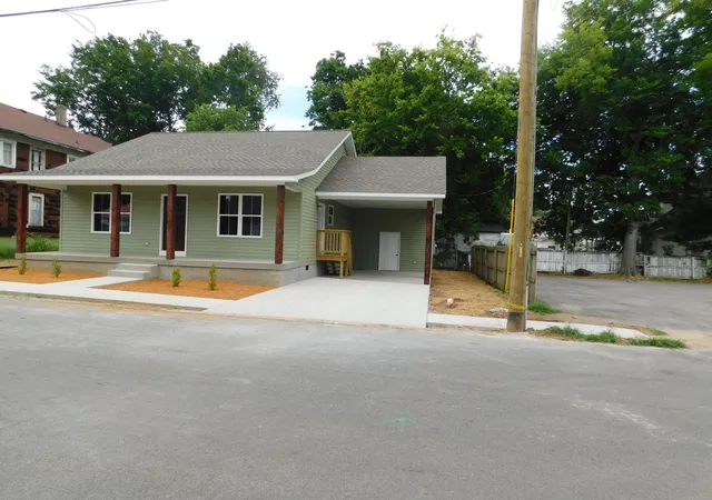 Photo 2 of Single family home for sale at 204 N Plum St, Princeton, KY 42445 | MLS# 26019907 | Listing updated on 2026-08-17