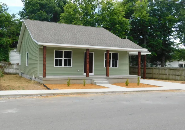 Photo 2 of Single family home for sale at 204 N Plum St, Princeton, KY 42445 | MLS# 26019907 | Listing updated on 2026-08-17