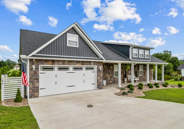 Photo 3 of Single family home for sale at 188 Cloyd Dr, London, KY 40741 | MLS# 26019880 | Listing updated on 2026-09-23