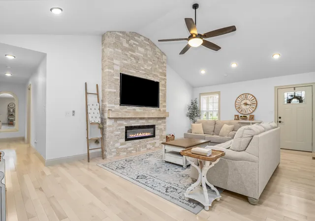 Photo 3 of Single family home for sale at 188 Cloyd Dr, London, KY 40741 | MLS# 26019880 | Listing updated on 2026-09-23