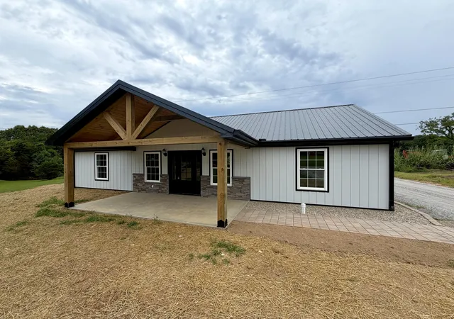 Photo 1 of Single family home for sale at 111 Crestview Ln, Cadiz, KY 42211 | MLS# 26019893 | Listing updated on 2026-08-24