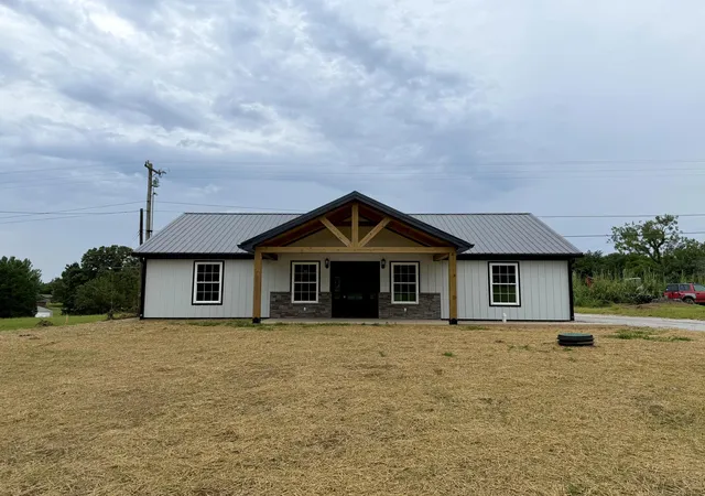 Photo 3 of Single family home for sale at 111 Crestview Ln, Cadiz, KY 42211 | MLS# 26019893 | Listing updated on 2026-08-24