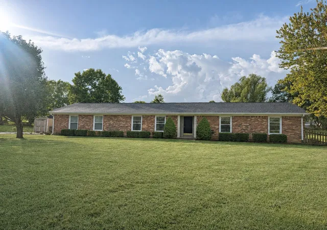 Photo 2 of Sale Pending at 215 Glenn Ct, Georgetown, KY 40324 | MLS# 26019921 | Listing updated on 2026-09-23