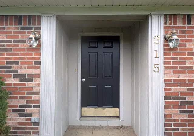Photo 3 of Sale Pending at 215 Glenn Ct, Georgetown, KY 40324 | MLS# 26019921 | Listing updated on 2026-09-23