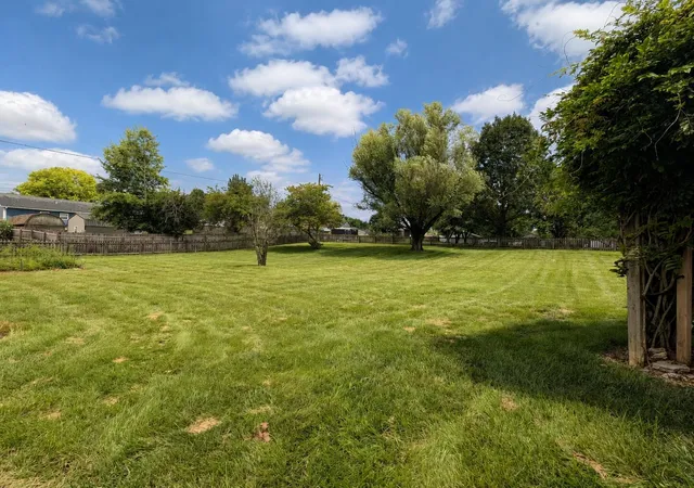 Photo 3 of Sale Pending at 215 Glenn Ct, Georgetown, KY 40324 | MLS# 26019921 | Listing updated on 2026-09-23
