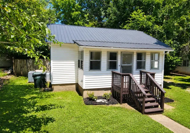 Photo 3 of Single family home for sale at 719 Hodge St, Madisonville, KY 42431 | MLS# 26019918 | Listing updated on 2026-09-08
