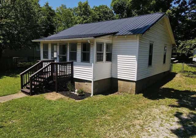 Photo 3 of Single family home for sale at 719 Hodge St, Madisonville, KY 42431 | MLS# 26019918 | Listing updated on 2026-09-21