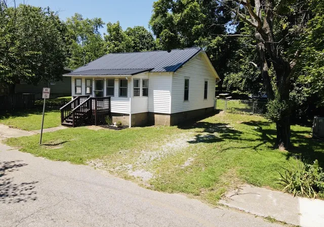 Photo 4 of Single family home for sale at 719 Hodge St, Madisonville, KY 42431 | MLS# 26019918 | Listing updated on 2026-09-21