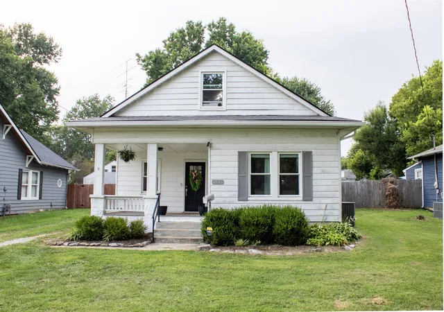 Photo 1 of Single family home for sale at 317 Douglas Ave, Versailles, KY 40383 | MLS# 26019923 | Listing updated on 2026-09-14