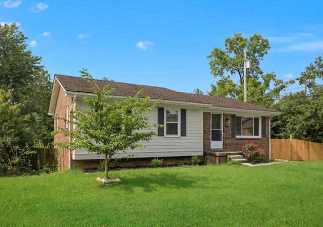 Photo 3 of Sale Pending at 1304 Canonero Dr, Lexington, KY 40517 | MLS# 26019937 | Listing updated on 2026-08-20