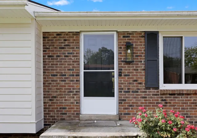 Photo 3 of Sale Pending at 1304 Canonero Dr, Lexington, KY 40517 | MLS# 26019937 | Listing updated on 2026-08-20