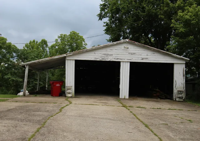 Photo 3 of Single family home for sale at 295 Saint Johns Rd, Frankfort, KY 40601 | MLS# 26019942 | Listing updated on 2026-09-25