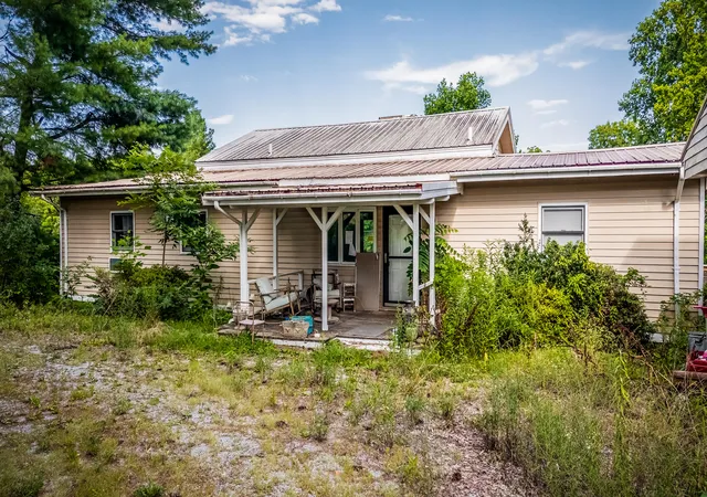 Photo 2 of Sale Pending at 2017 Stanford St, Lancaster, KY 40444 | MLS# 26019950 | Listing updated on 2026-09-02