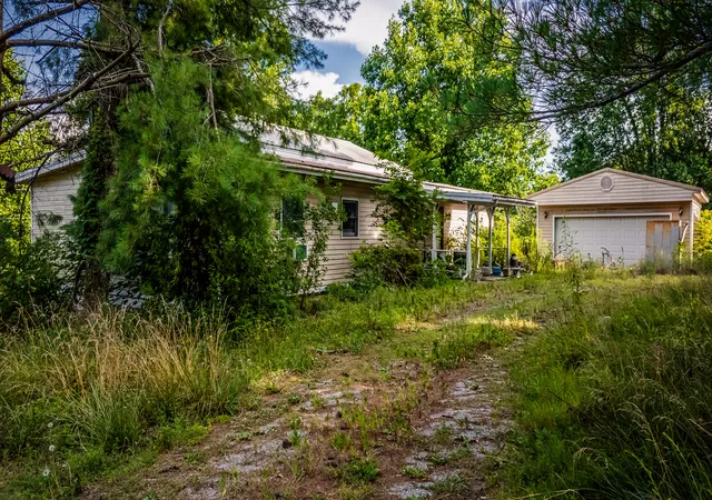 Photo 3 of Sale Pending at 2017 Stanford St, Lancaster, KY 40444 | MLS# 26019950 | Listing updated on 2026-09-02